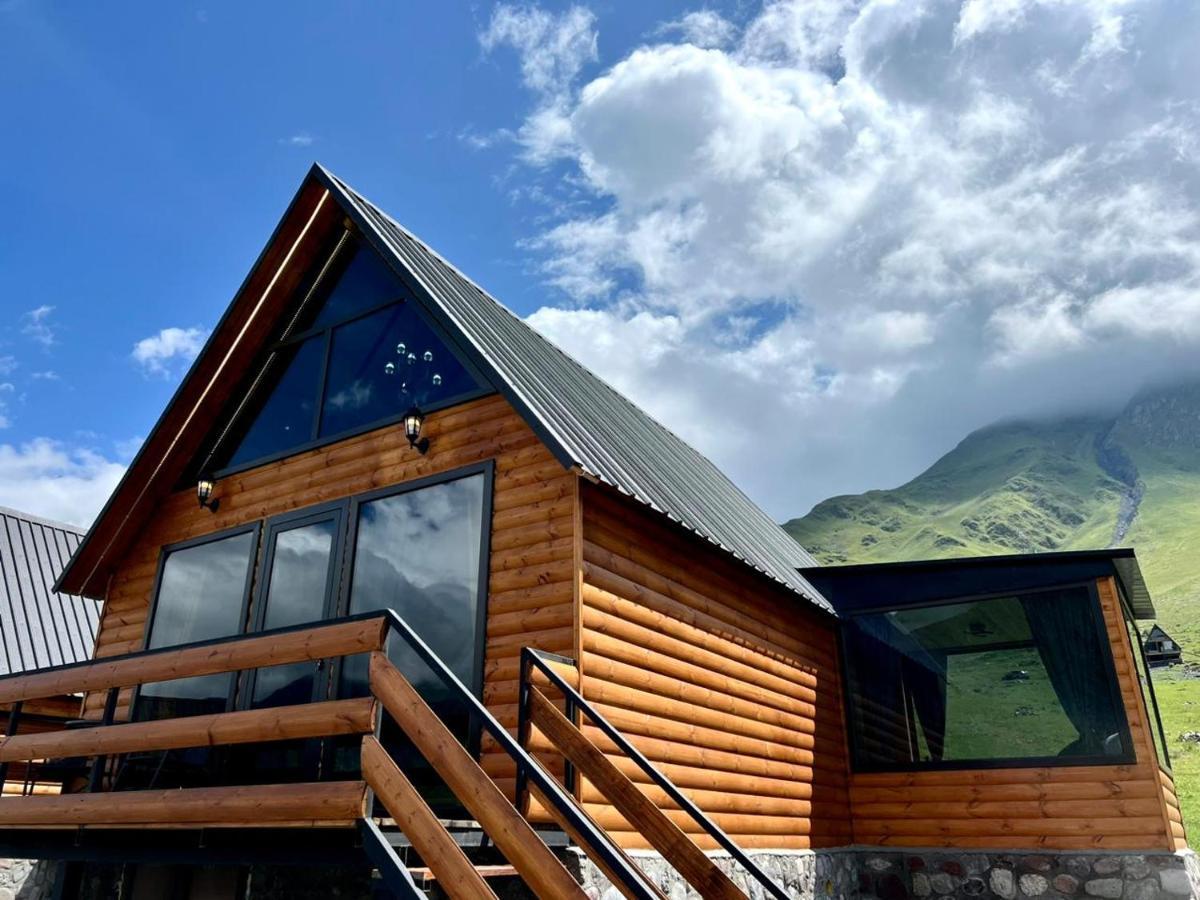 Kazbegi Inn Cottages Exterior photo