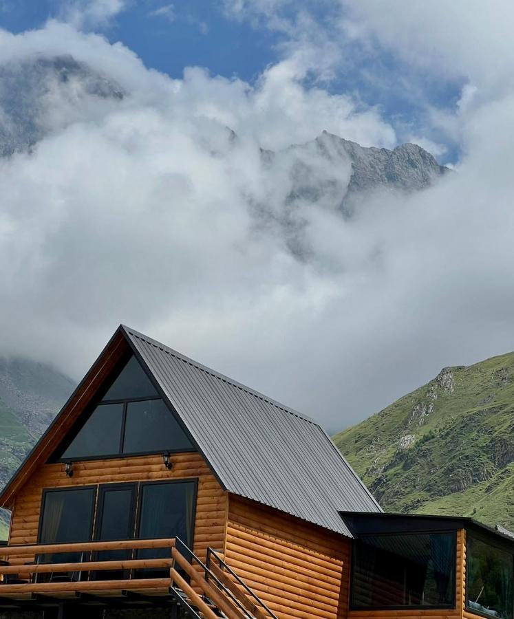 Kazbegi Inn Cottages Exterior photo