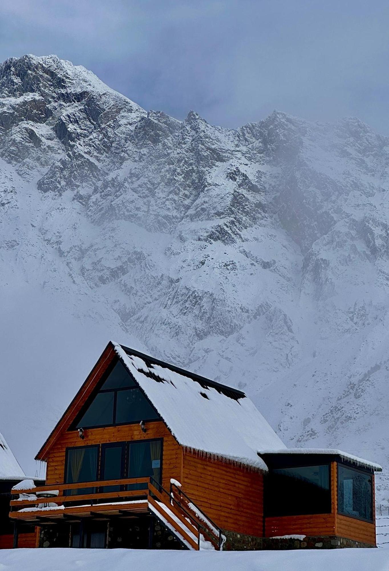 Kazbegi Inn Cottages Exterior photo