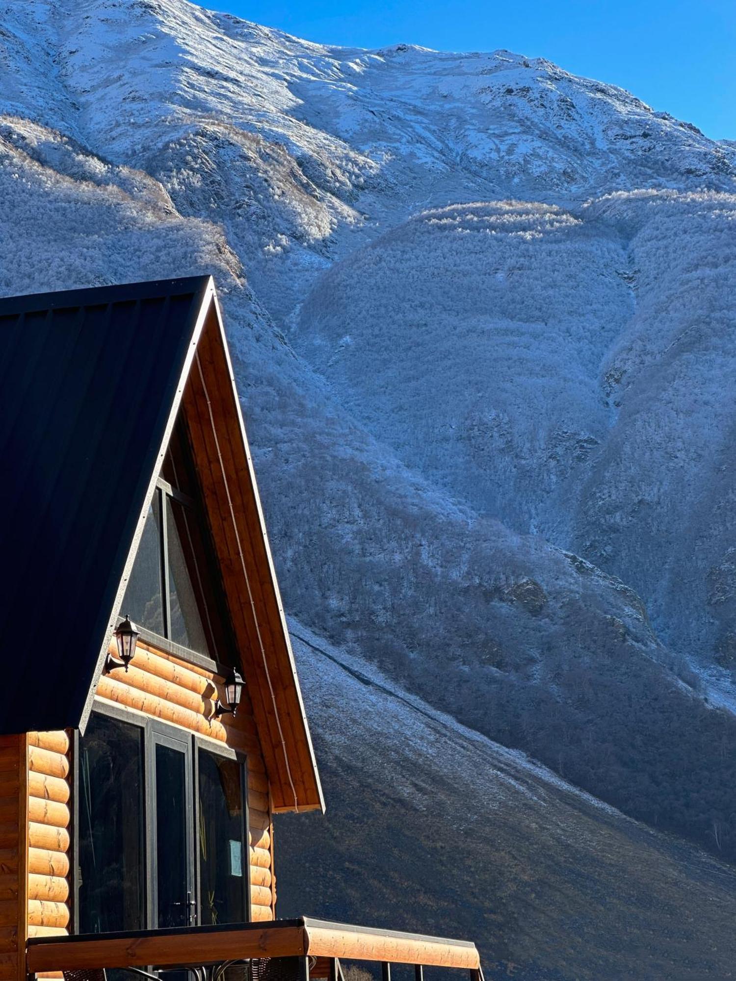 Kazbegi Inn Cottages Exterior photo