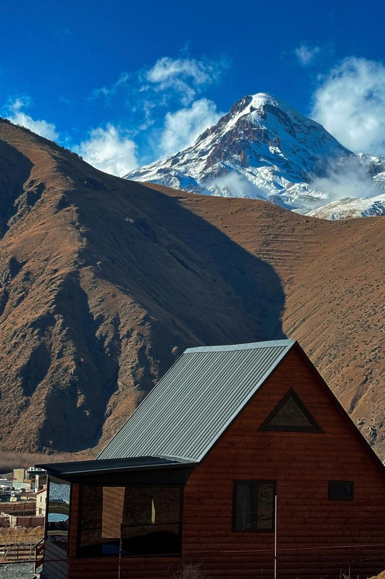 Kazbegi Inn Cottages Exterior photo