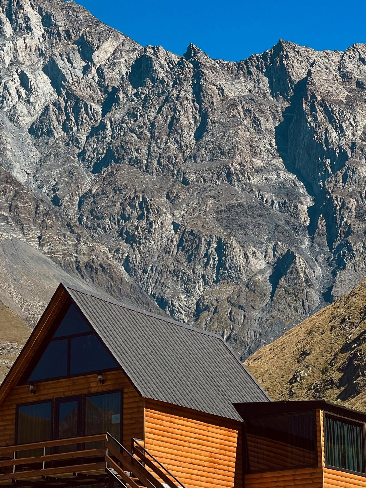 Kazbegi Inn Cottages Exterior photo