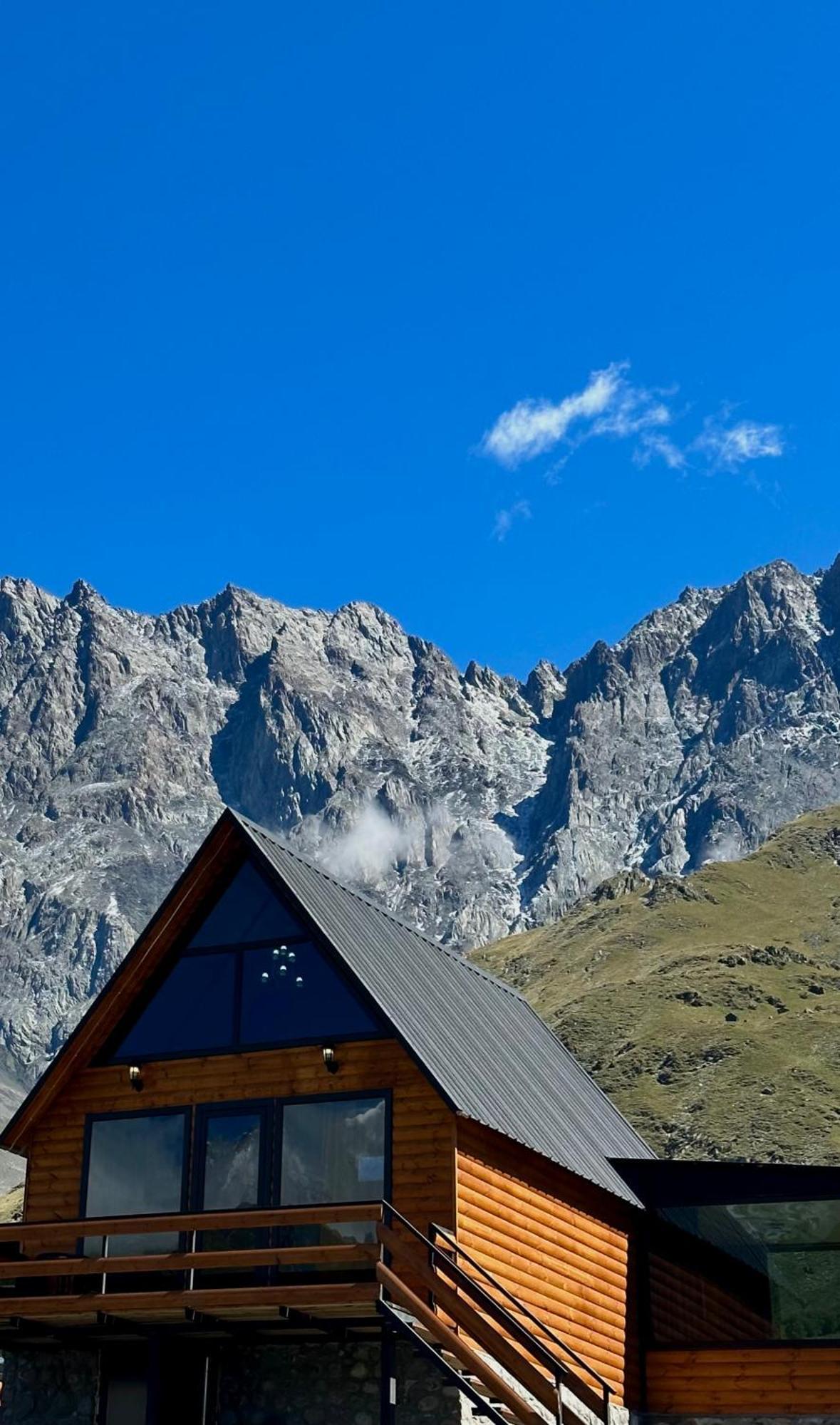 Kazbegi Inn Cottages Exterior photo