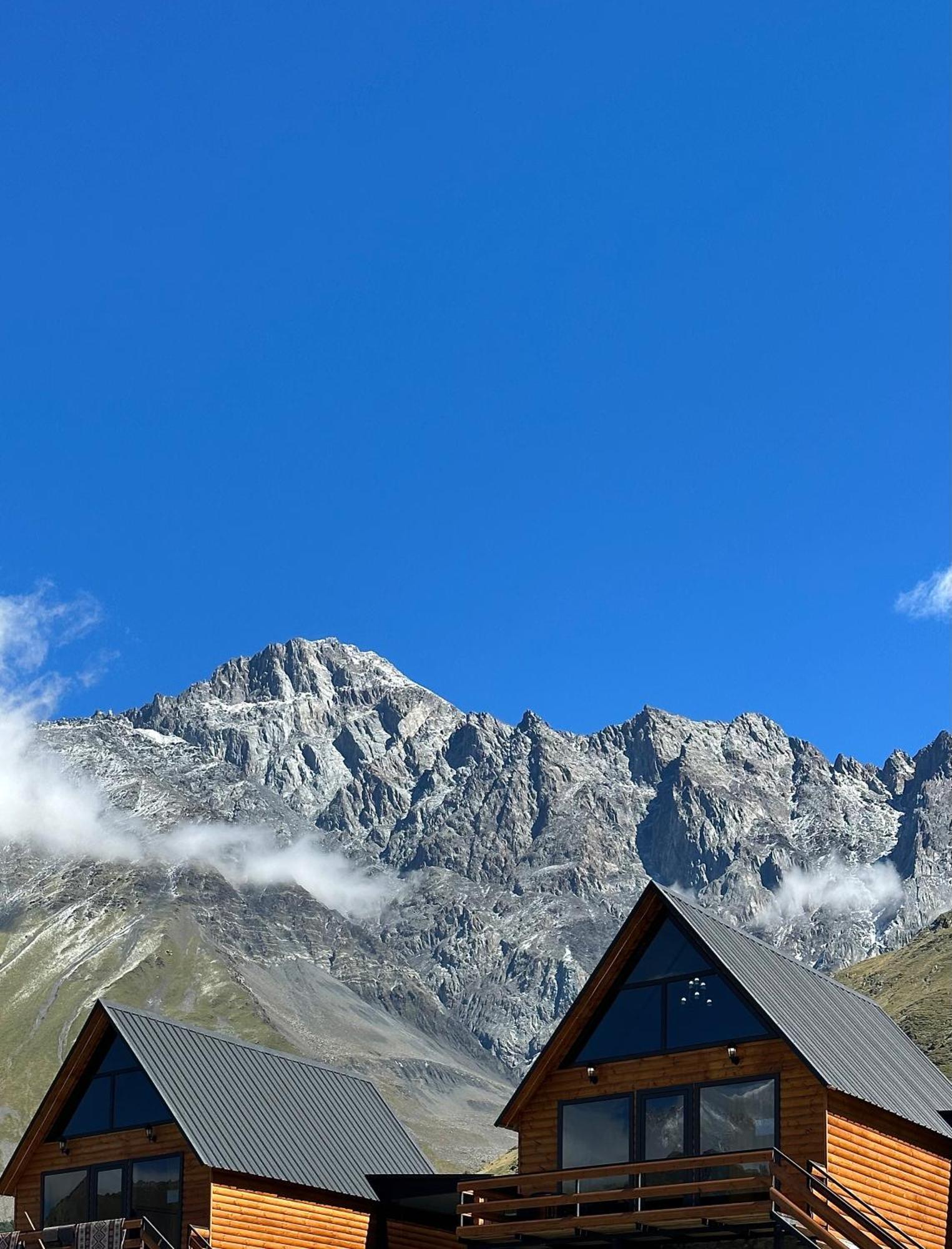 Kazbegi Inn Cottages Exterior photo