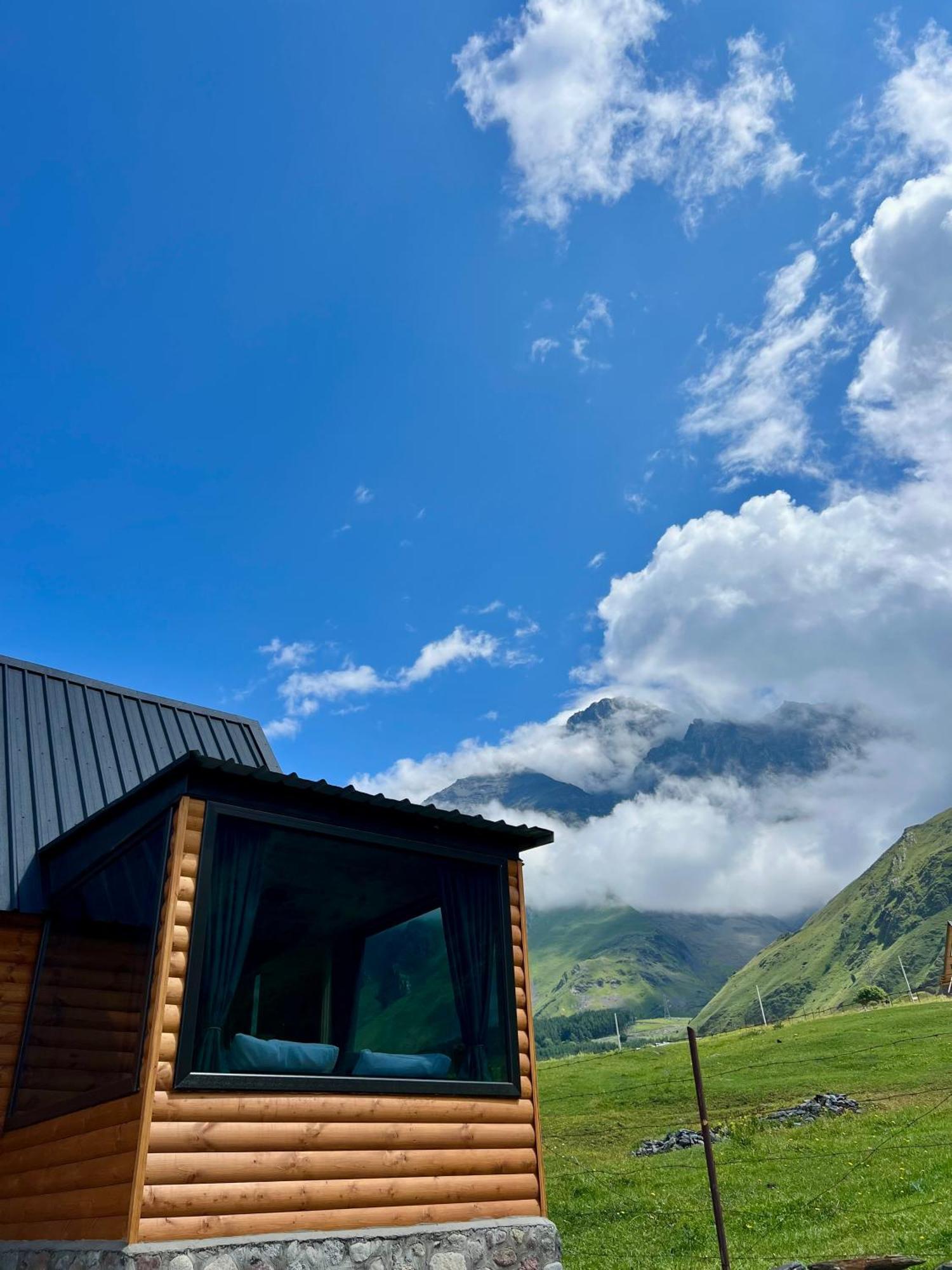 Kazbegi Inn Cottages Exterior photo